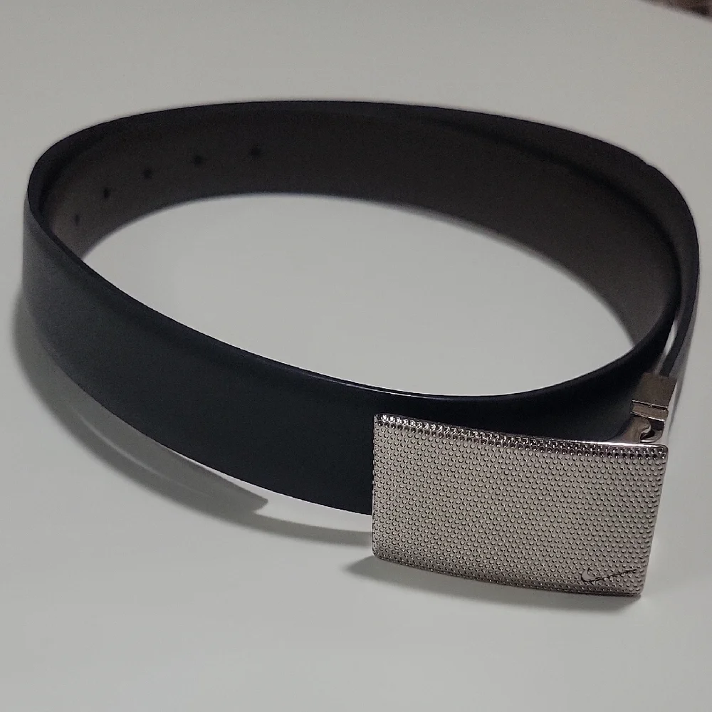 Nike Black Leather Belt with Textured Silver Buckle Sz XL 42-44